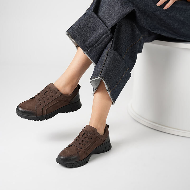 Acorn Kahve Nubuk Deri Kadın Sneaker – Esnek Kauçuk Taban