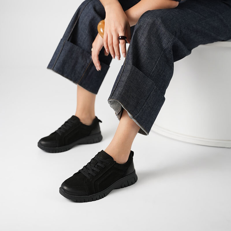 Acorn Siyah Nubuk Deri Kadın Sneaker – Esnek Kauçuk Taban