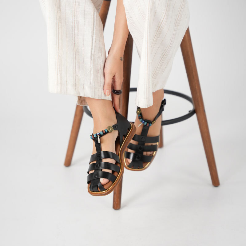 Cali Siyah Deri Düz Kadın Sandalet