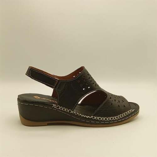 Calina Siyah Hakiki Deri El Yapımı Kadın Sandalet – Yumuşak Tabanlı