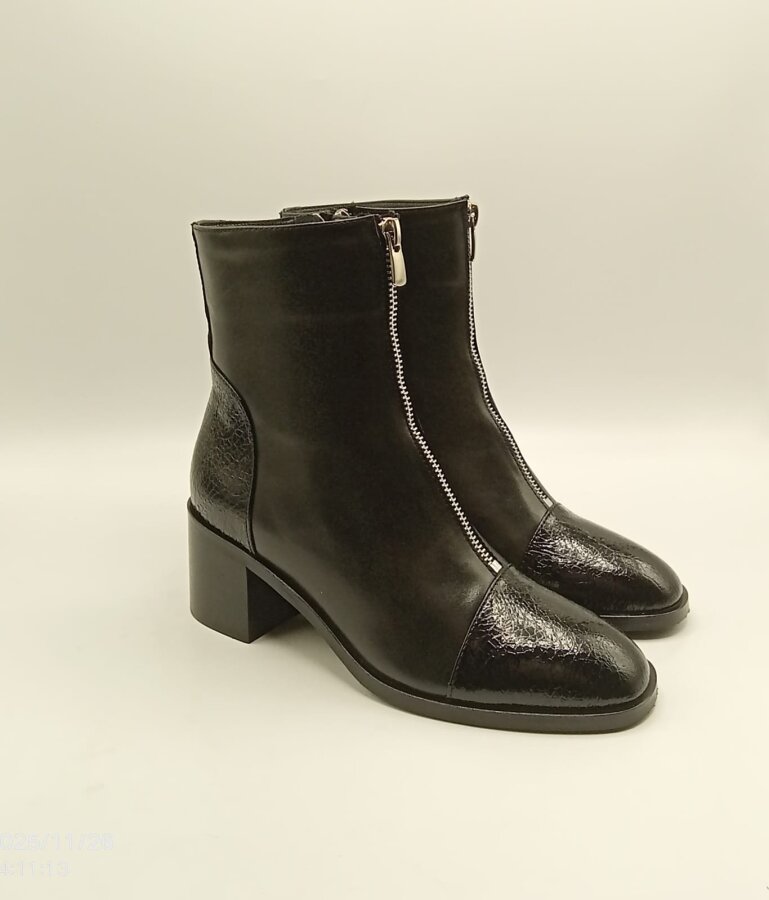 Clara Siyah Deri Kadın Bot – Kroko Rugan Burun & Topuk Detaylı – Orta Fermuar Aksesuarı - 3