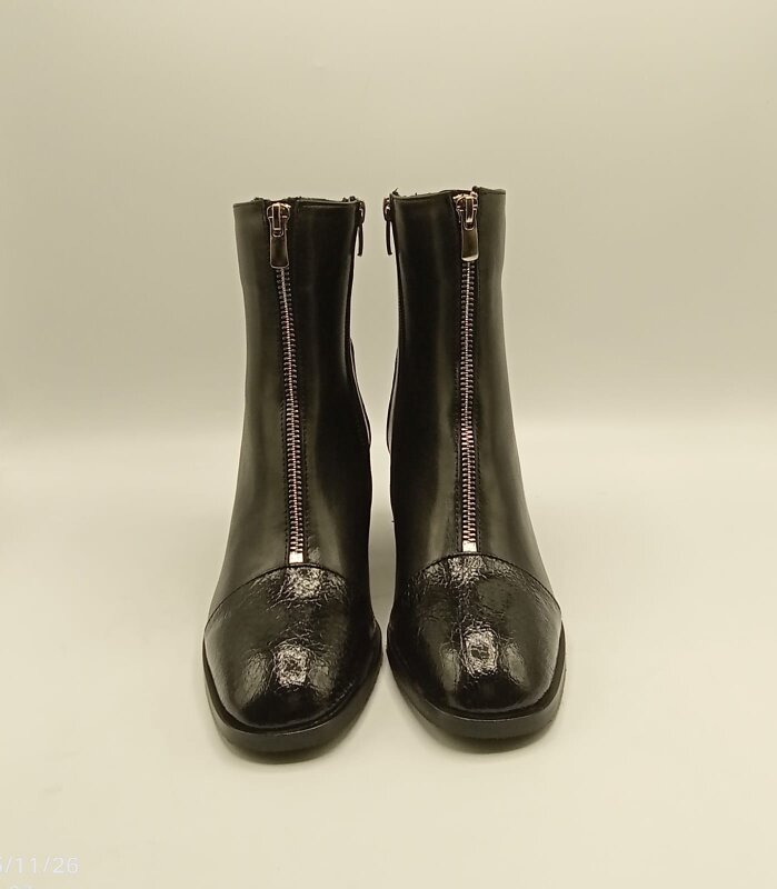 Clara Siyah Deri Kadın Bot – Kroko Rugan Burun & Topuk Detaylı – Orta Fermuar Aksesuarı - 5