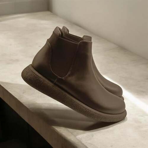 Daily Siyah Deri Kadın Bot - 1