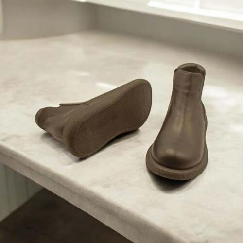 Daily Siyah Deri Kadın Bot - 2