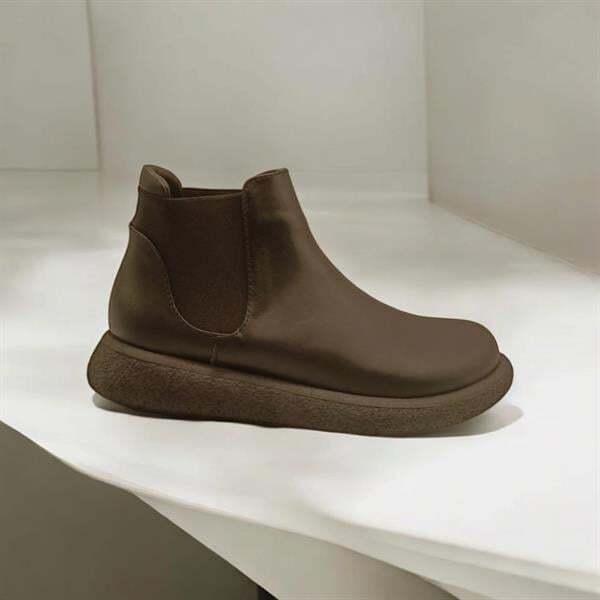 Daily Siyah Deri Kadın Bot - 6