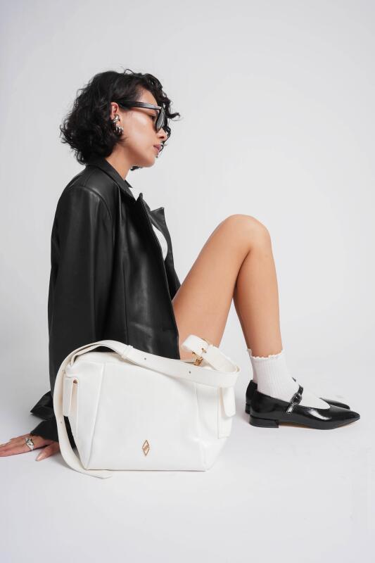 Martina Beyaz Kırışık Mat Rugan Kadın Omuz Ve Çapraz Çantası