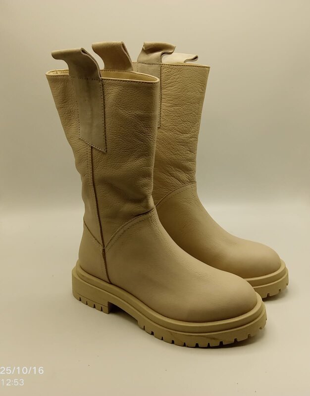 Tamara Bej Gerçek Deri Kadın Bot – 30 cm Yükseklik, Kaymaz Taban, 4.5 cm Topuk