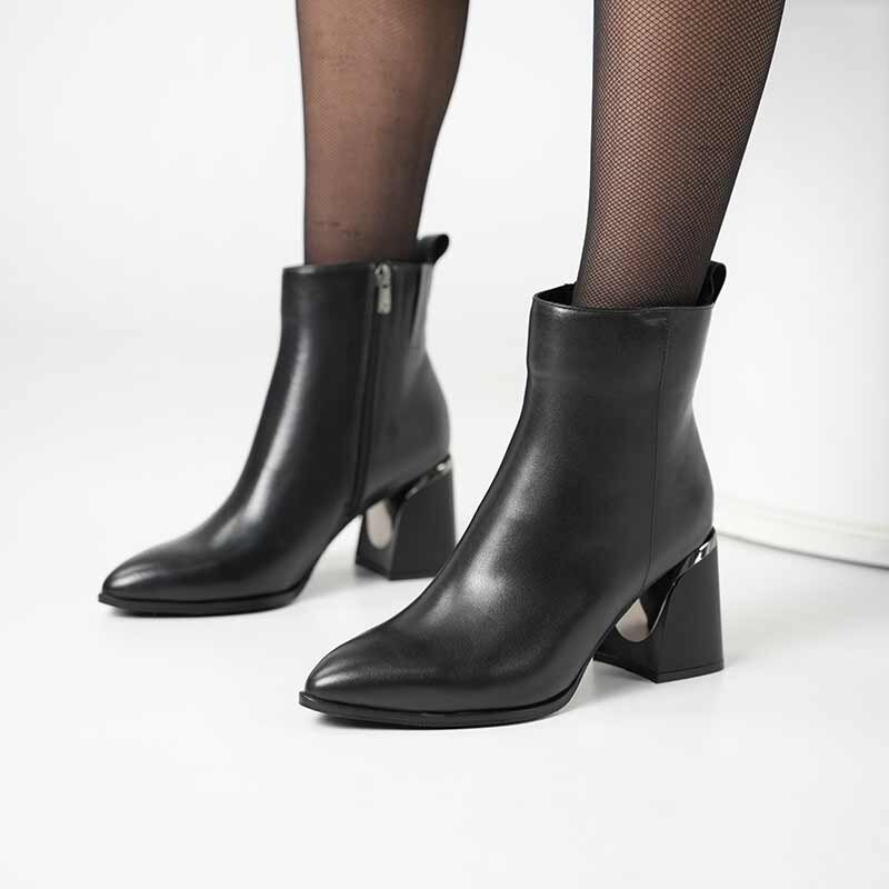 Valeria Siyah Gerçek Deri Kadın Bot – Sivri Burun, TPU Kaymaz Taban, 7.5 cm Metal Aksesuarlı Topuk - 3