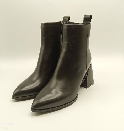 Valeria Siyah Gerçek Deri Kadın Bot – Sivri Burun, TPU Kaymaz Taban, 7.5 cm Metal Aksesuarlı Topuk - 5