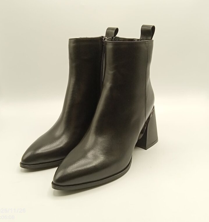 Valeria Siyah Gerçek Deri Kadın Bot – Sivri Burun, TPU Kaymaz Taban, 7.5 cm Metal Aksesuarlı Topuk - 5