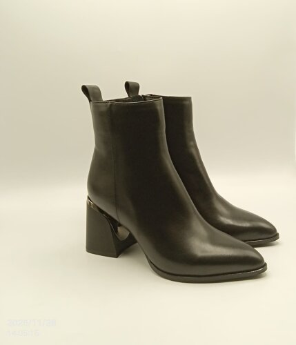 Valeria Siyah Gerçek Deri Kadın Bot – Sivri Burun, TPU Kaymaz Taban, 7.5 cm Metal Aksesuarlı Topuk - 4