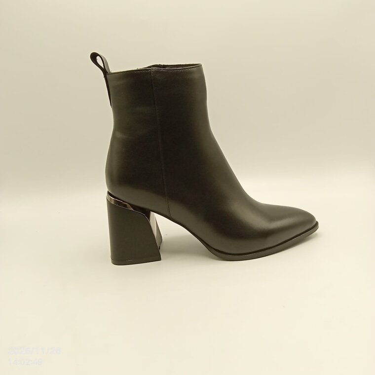 Valeria Siyah Gerçek Deri Kadın Bot – Sivri Burun, TPU Kaymaz Taban, 7.5 cm Metal Aksesuarlı Topuk - 7