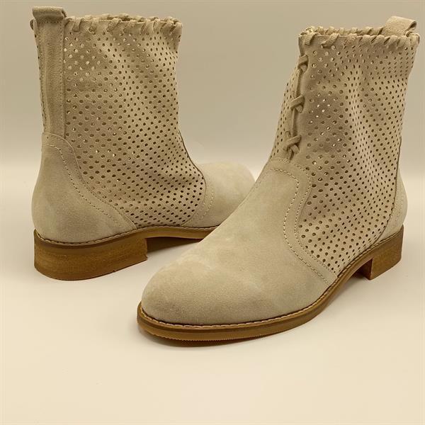 Yazlık Bej Süet Zımbalı Kadın Bot - 5