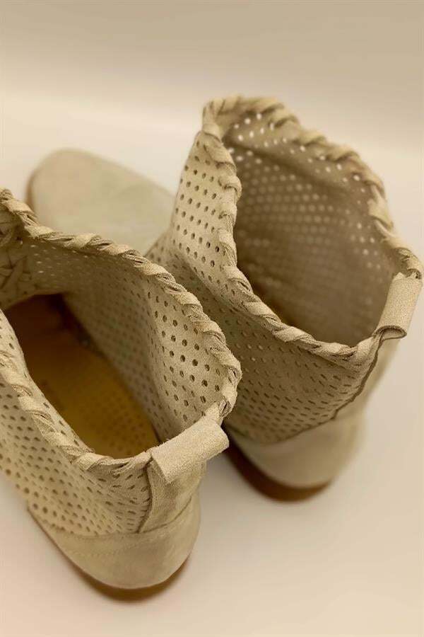 Yazlık Bej Süet Zımbalı Kadın Bot - 12