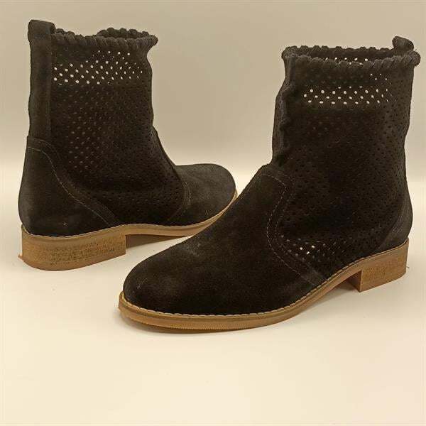 Yazlık Siyah Süet Zımbalı Kadın Bot - 1