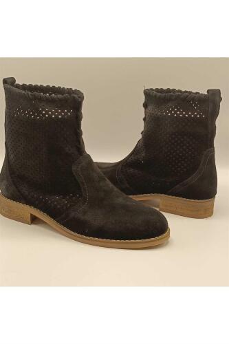 Yazlık Siyah Süet Zımbalı Kadın Bot - 2
