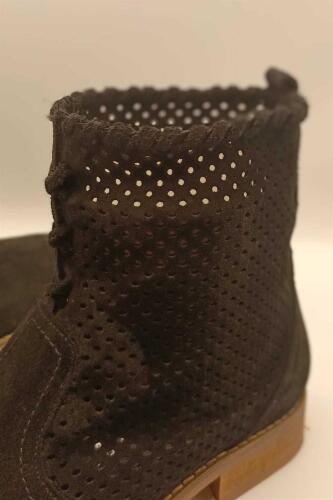 Yazlık Siyah Süet Zımbalı Kadın Bot - 22