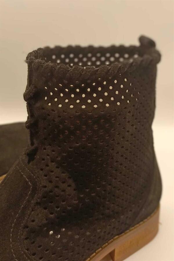 Yazlık Siyah Süet Zımbalı Kadın Bot - 28